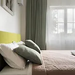 2 House Between Two Lakes *