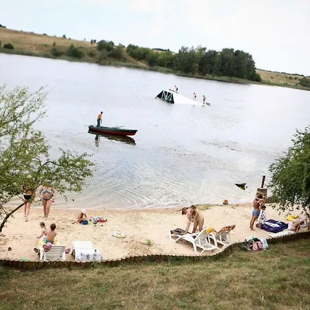 度假居 2 House Between Two Lakes *