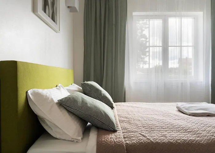 2 House Between Two Lakes *