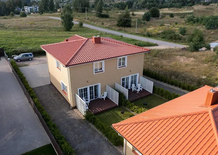 2 House Between Two Lakes *